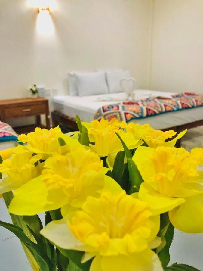 Los Arcos Hotel - Tulum Exterior photo Daffodils in a bedroom